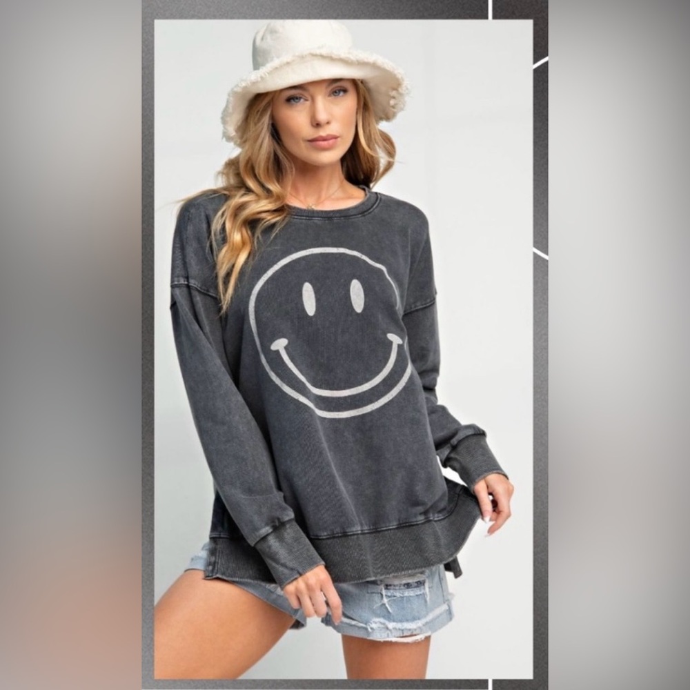 Easel Los Angeles Women's Mineral Wash Smiley Face Crew Neck Sweatshirt Size L